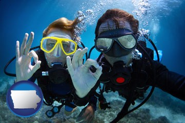 couple enjoying a scuba diving tour - with Iowa icon