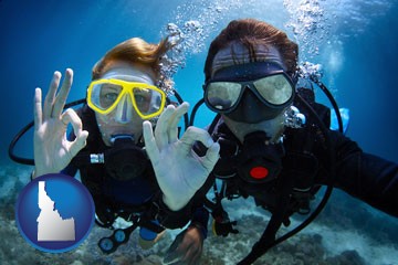 couple enjoying a scuba diving tour - with Idaho icon