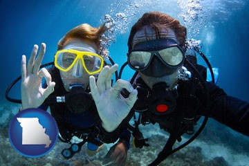 couple enjoying a scuba diving tour - with Missouri icon