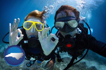 couple enjoying a scuba diving tour - with North Carolina icon
